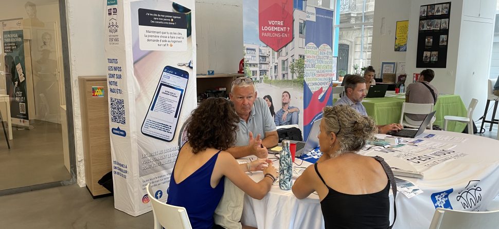 Une trentaine de visiteurs accueillis sur le stand CAF du forum du logement à Montpellier